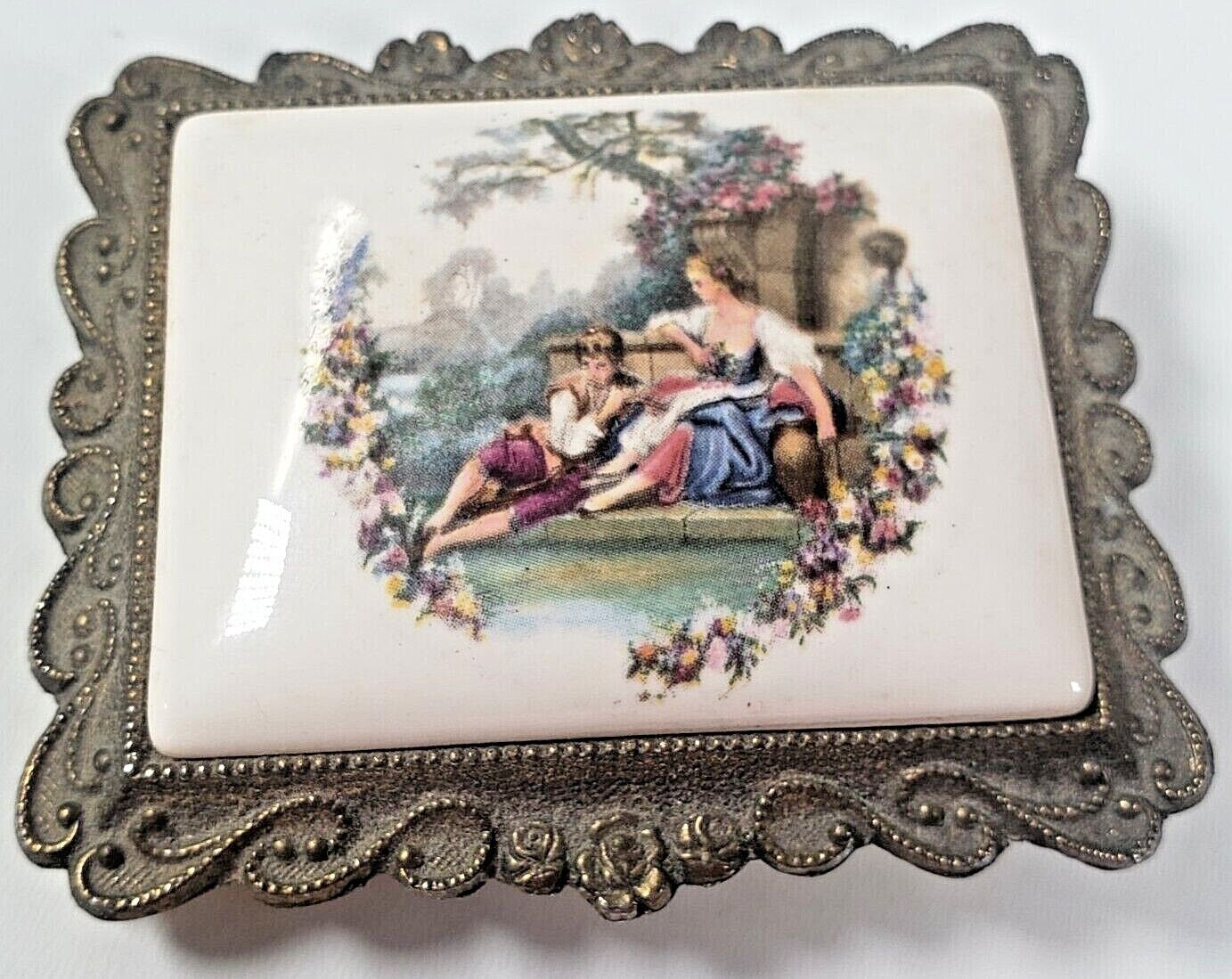 Music Box Wind Up Victorian Lovers Porcelain TOP ONLY NON-WORKING  VTG *READ*