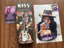 KISS Paul Stanley Mini Guitar Signed. And Photo signed. Rare. With Box. Excellent picture