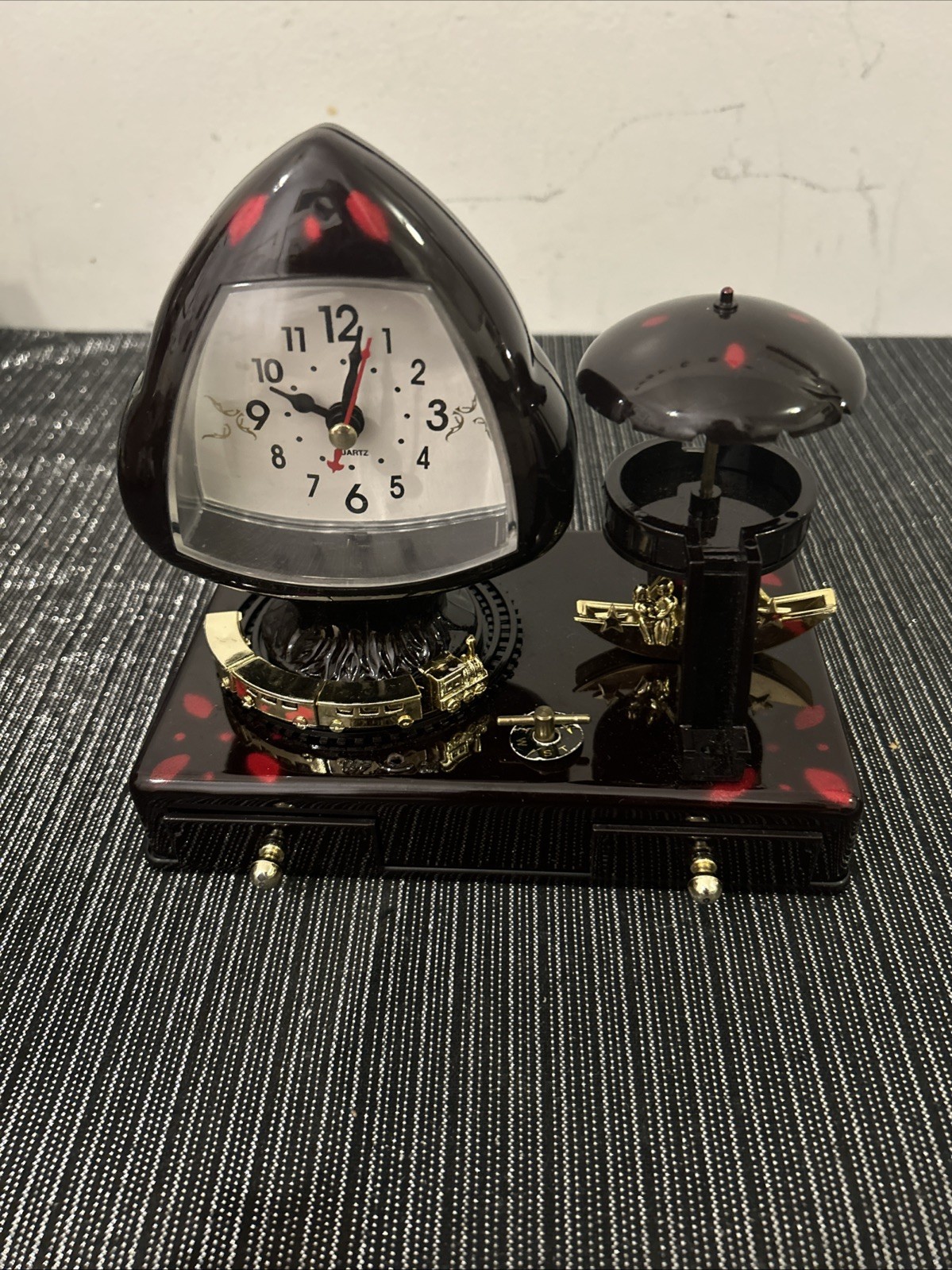 Vintage Animated Train Music Box Clock Retro Novelty Train moves clock does not