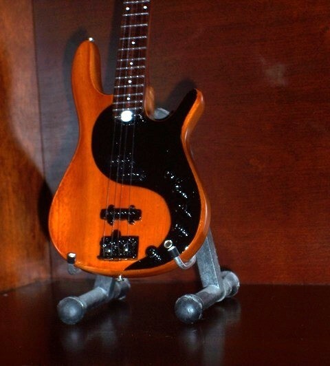 Miniature YIN YANG Bass Guitar For VICTOR WOOTEN GIFT Memorabilia FREE STAND ART