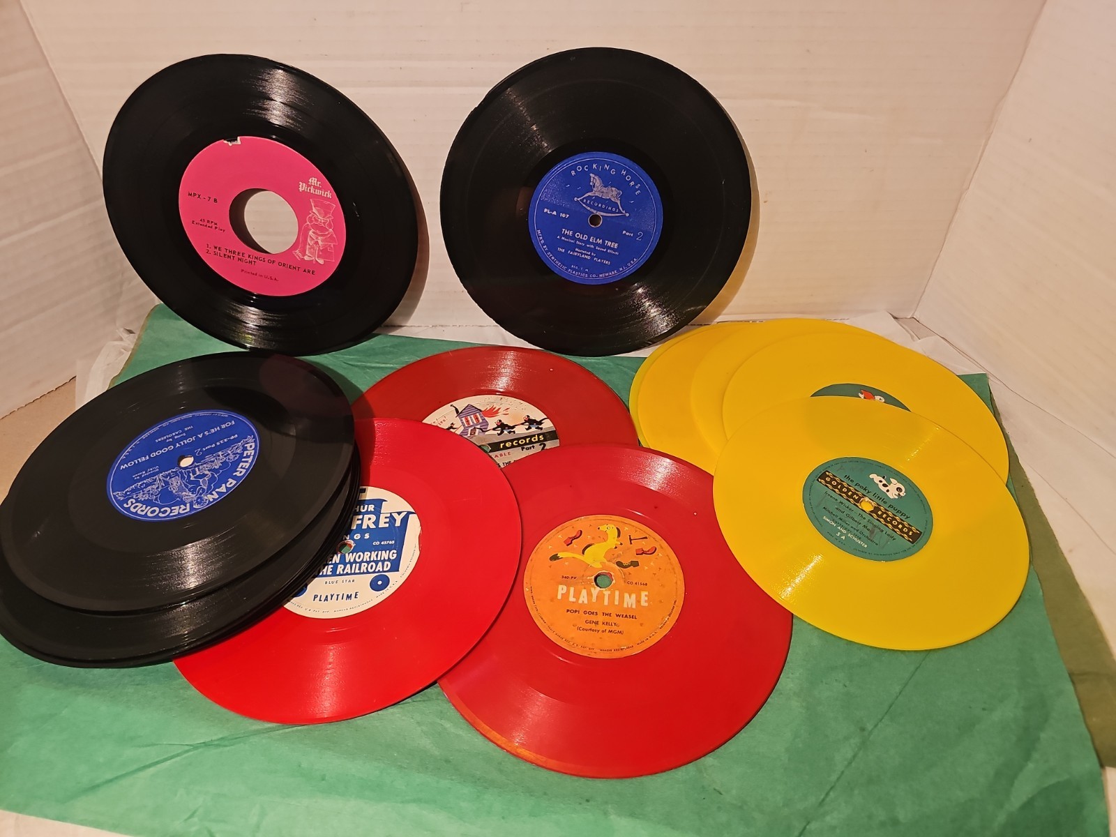 Vtg Golden Records Yellow Playtime Red Peter Pan Playhour Records 6\