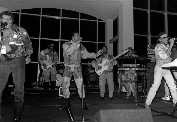 Singer Larry Dodson musician Sherman Guy of The Bar-Kays performs - Old Photo