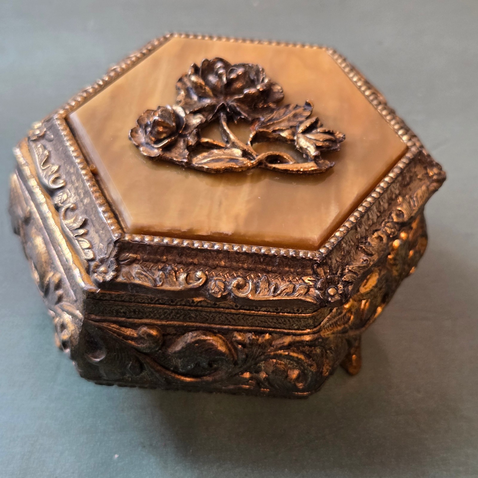 Vintage 1970s Sankyo Japan Ormolu Music Box Carpenters Continuous Play AS IS