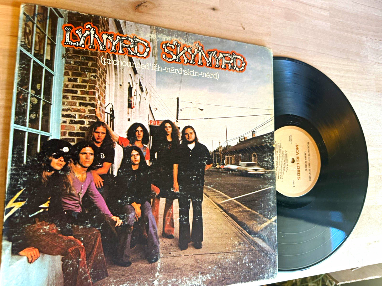 Lynyrd Skynyrd (Pronounced \'Lĕh-\'nérd \'Skin-\'nérd) 12\