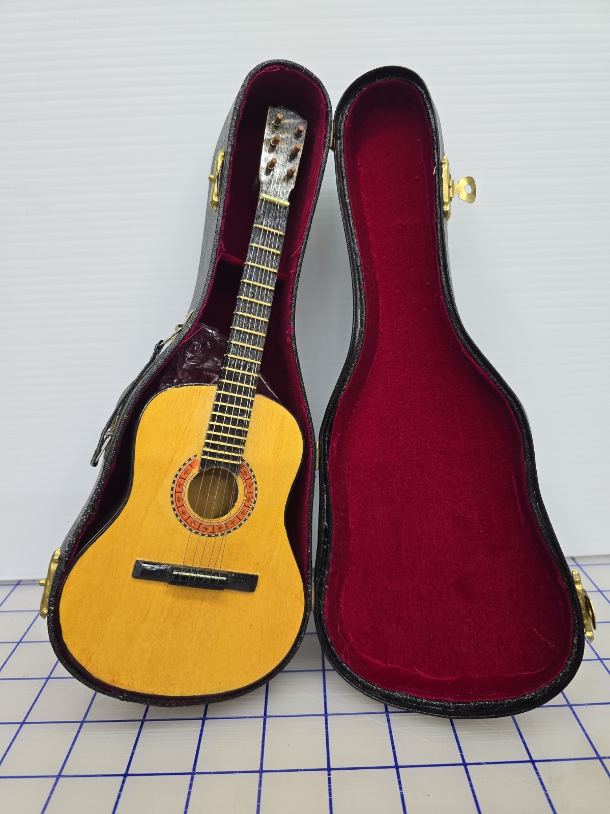 Miniature Martin Guitar Musicbox With Guitar Case