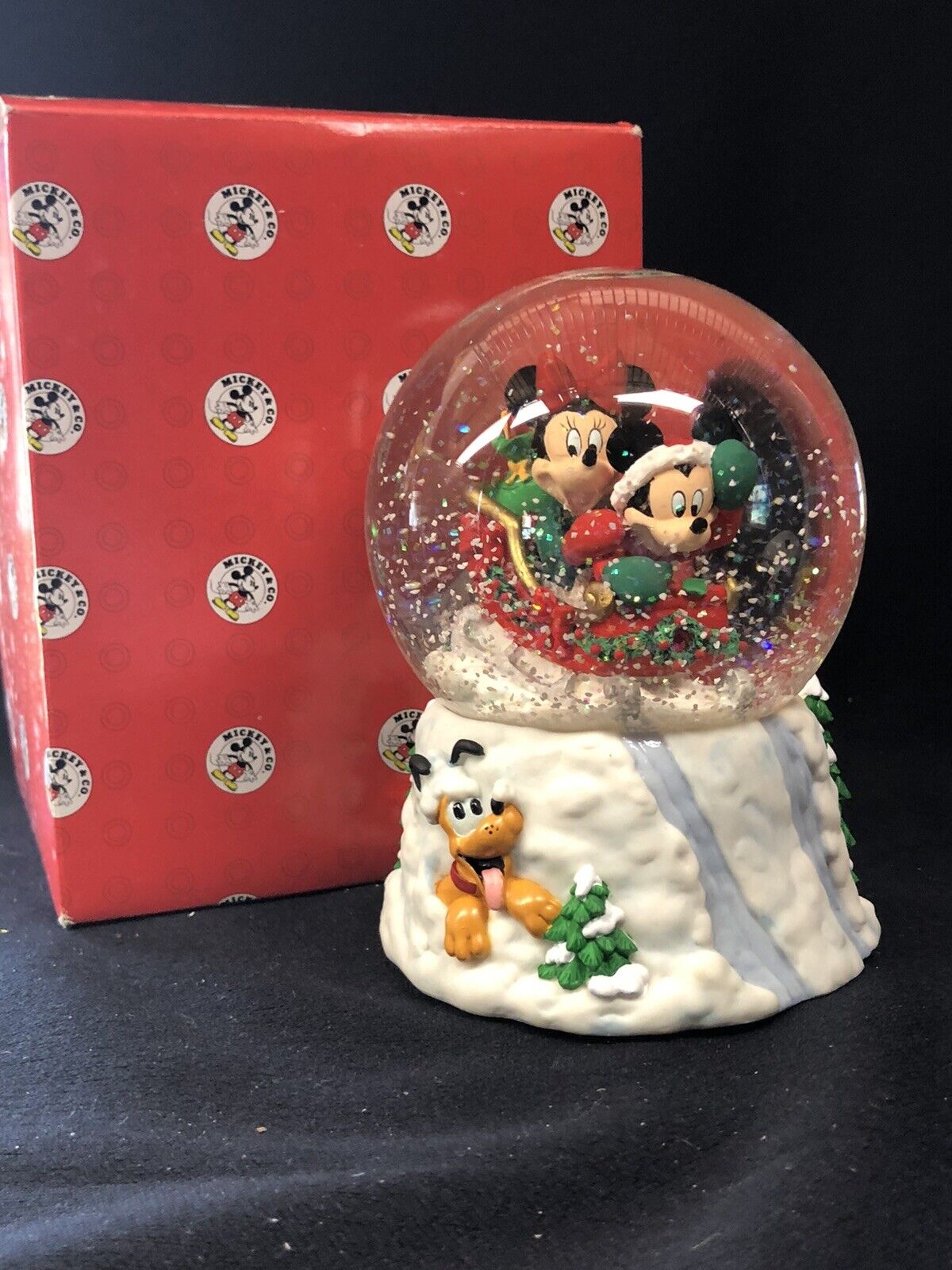 Disney Enesco Musical Christmas Snow Globe Mickey & Minnie Mouse Sleigh Ride