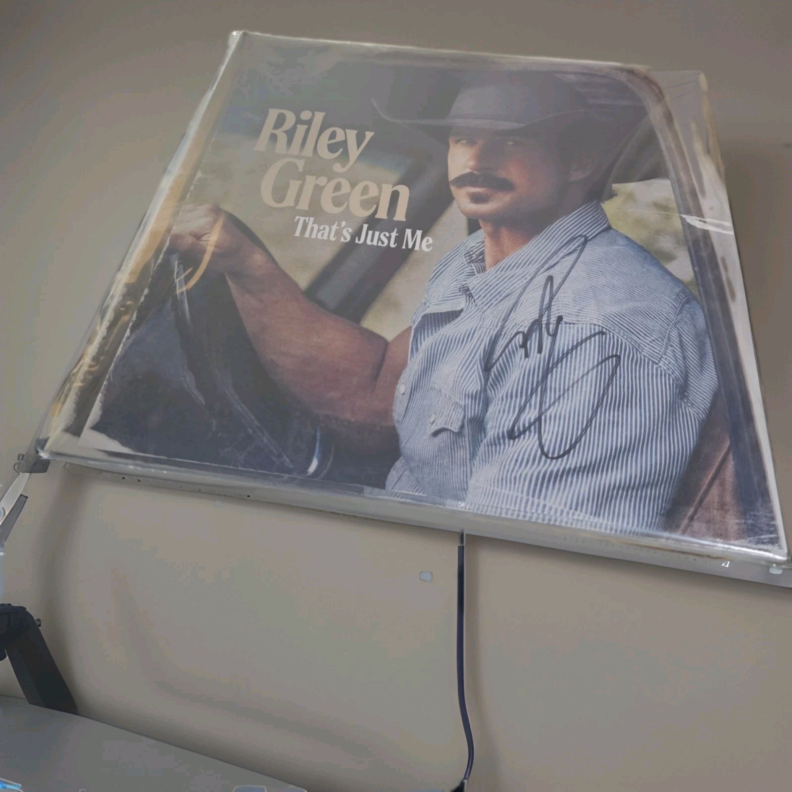 RILEY GREEN That’s Just Me HAND SIGNED INSERT IN GOLD - 2 Black VINYLS New 