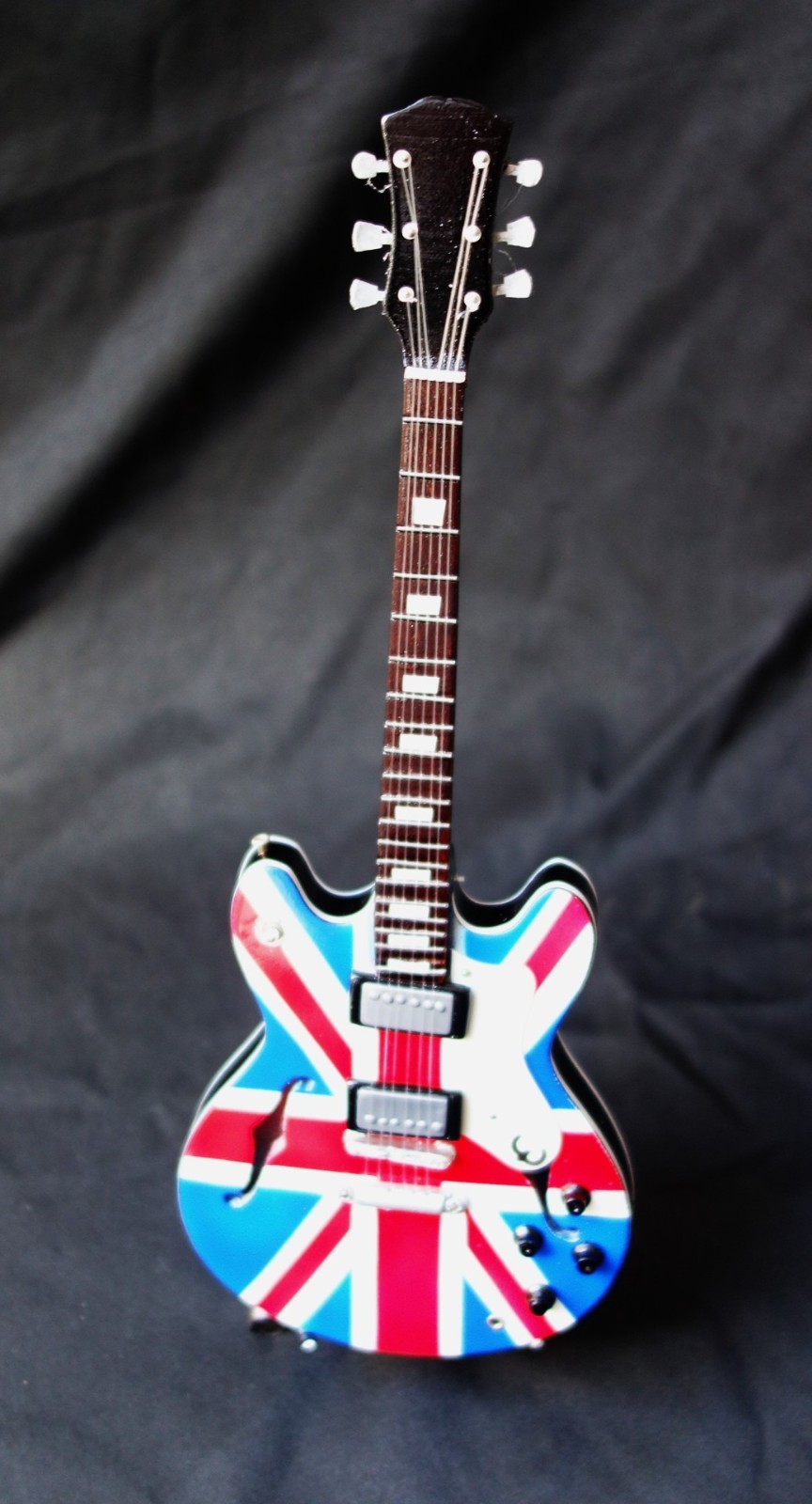 Oasis Union Jack Miniature Guitar 25cm Collectable with Stand – Music Legends
