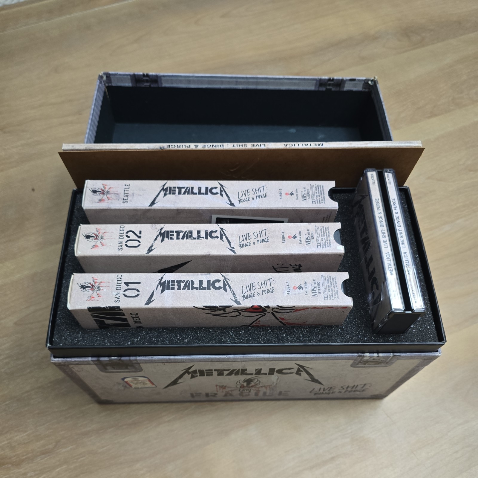 Metallica Live Shit Binge & Purge Box Set VHS CD Rock Metal Complete (Dmg Box)