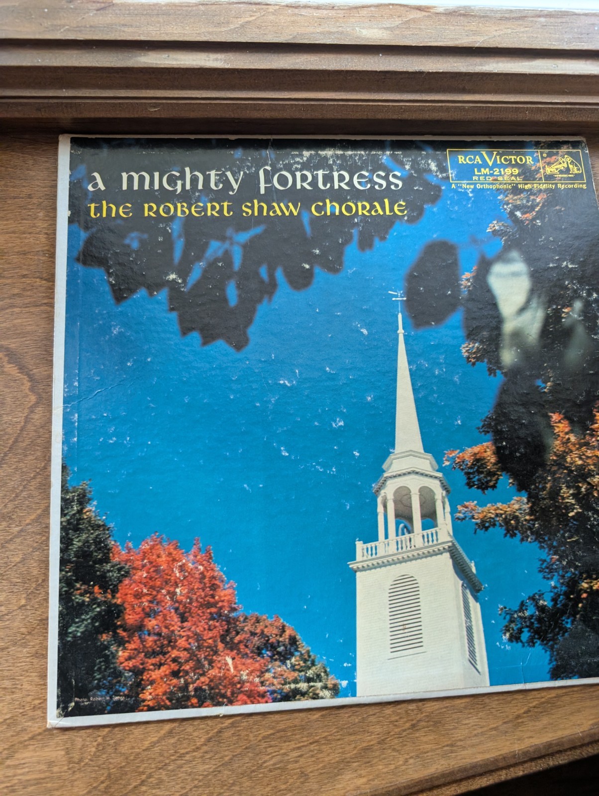 Robert Shaw Chorale - A MIGHTY FORTRESS  RCA Victor (LM-2199) LP 33 Vinyl VG+/EX