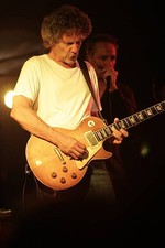 Singer guitarist Billy Squier performing with the James Cotton All- Old Photo 1 picture
