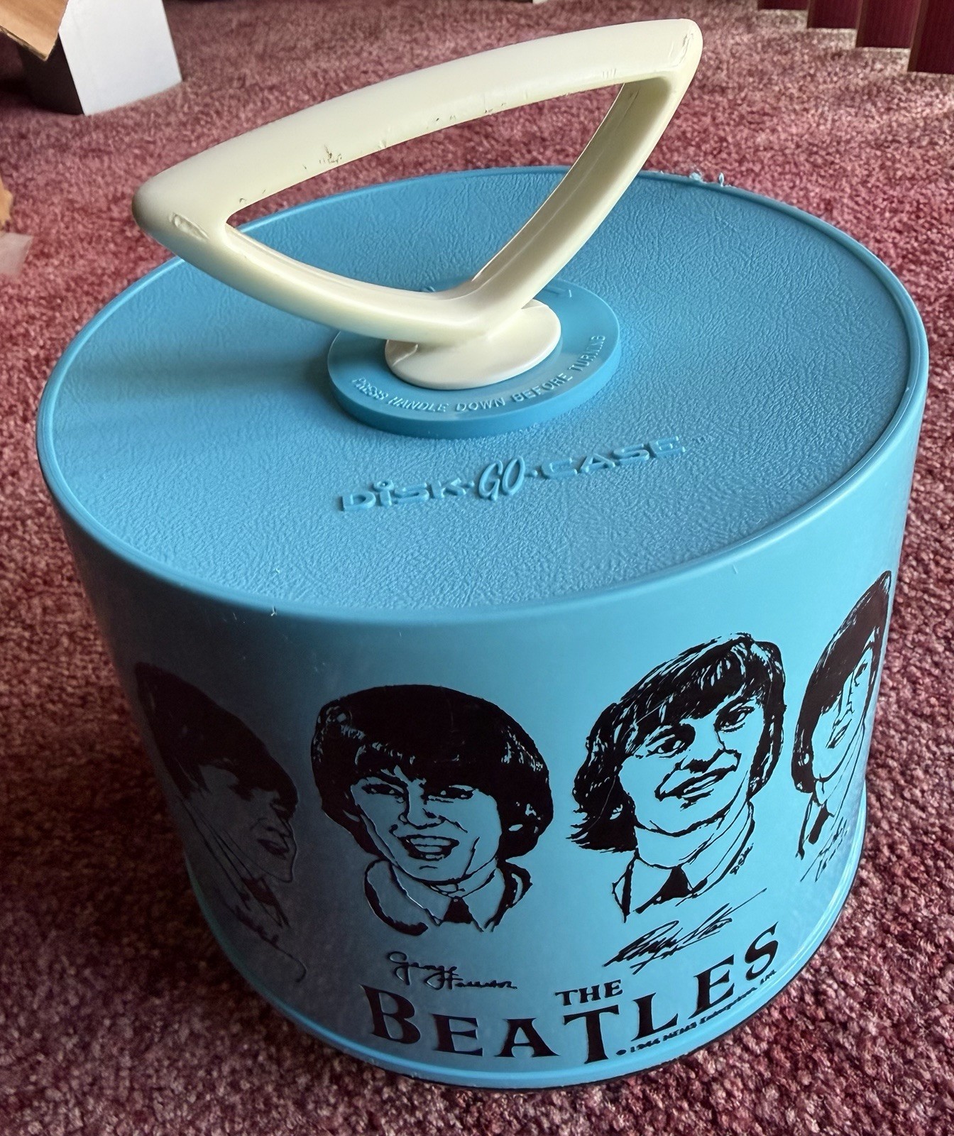 VINTAGE 1966 NEMS BEATLES DISK-GO-CASE CARRY CASE FOR 7