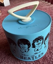 VINTAGE 1966 NEMS BEATLES DISK-GO-CASE CARRY CASE FOR 7