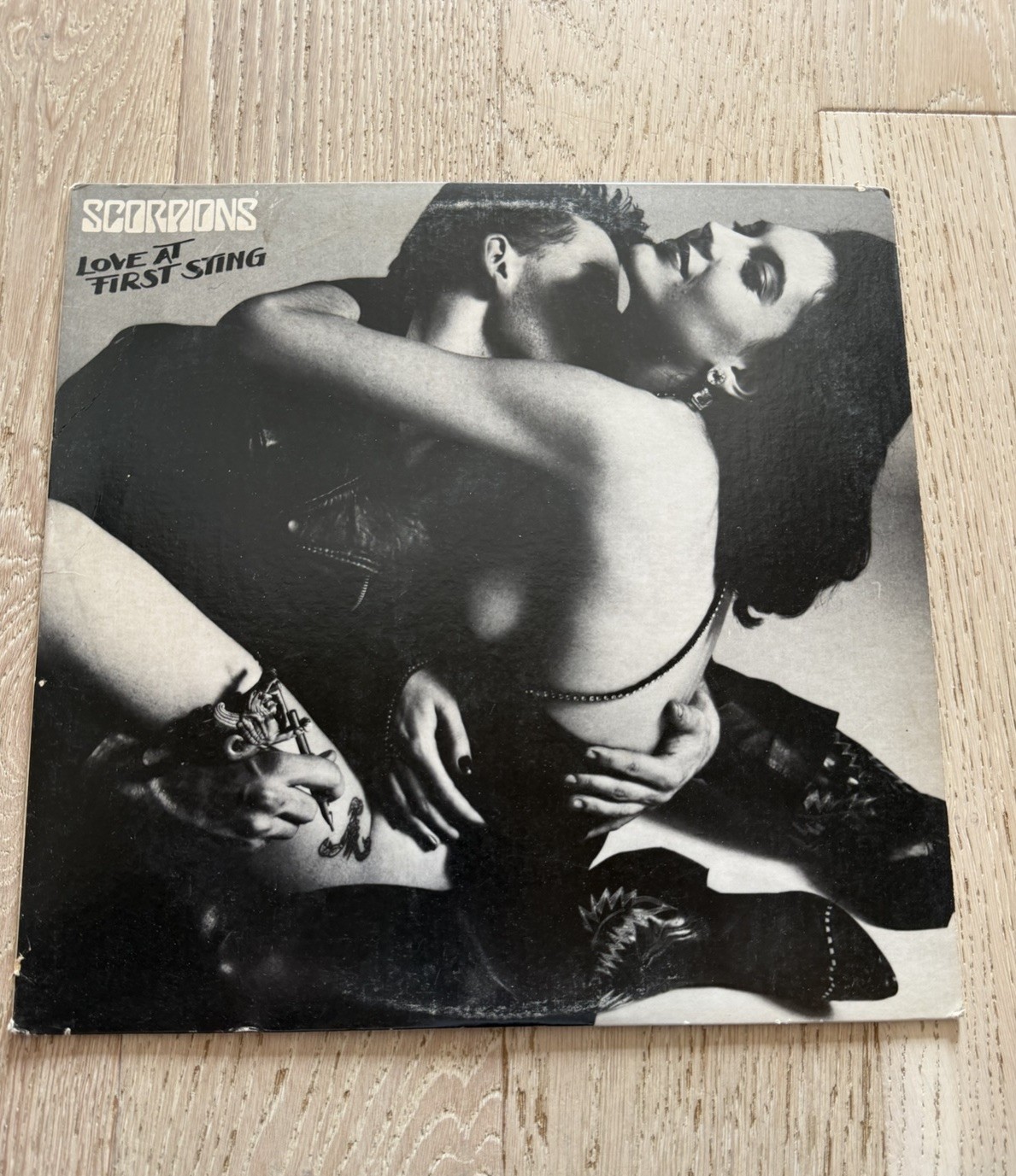 SCORPION LOVE AT FIRST STING 1984 HARD ROCK HEAVY METAL  LP 0501