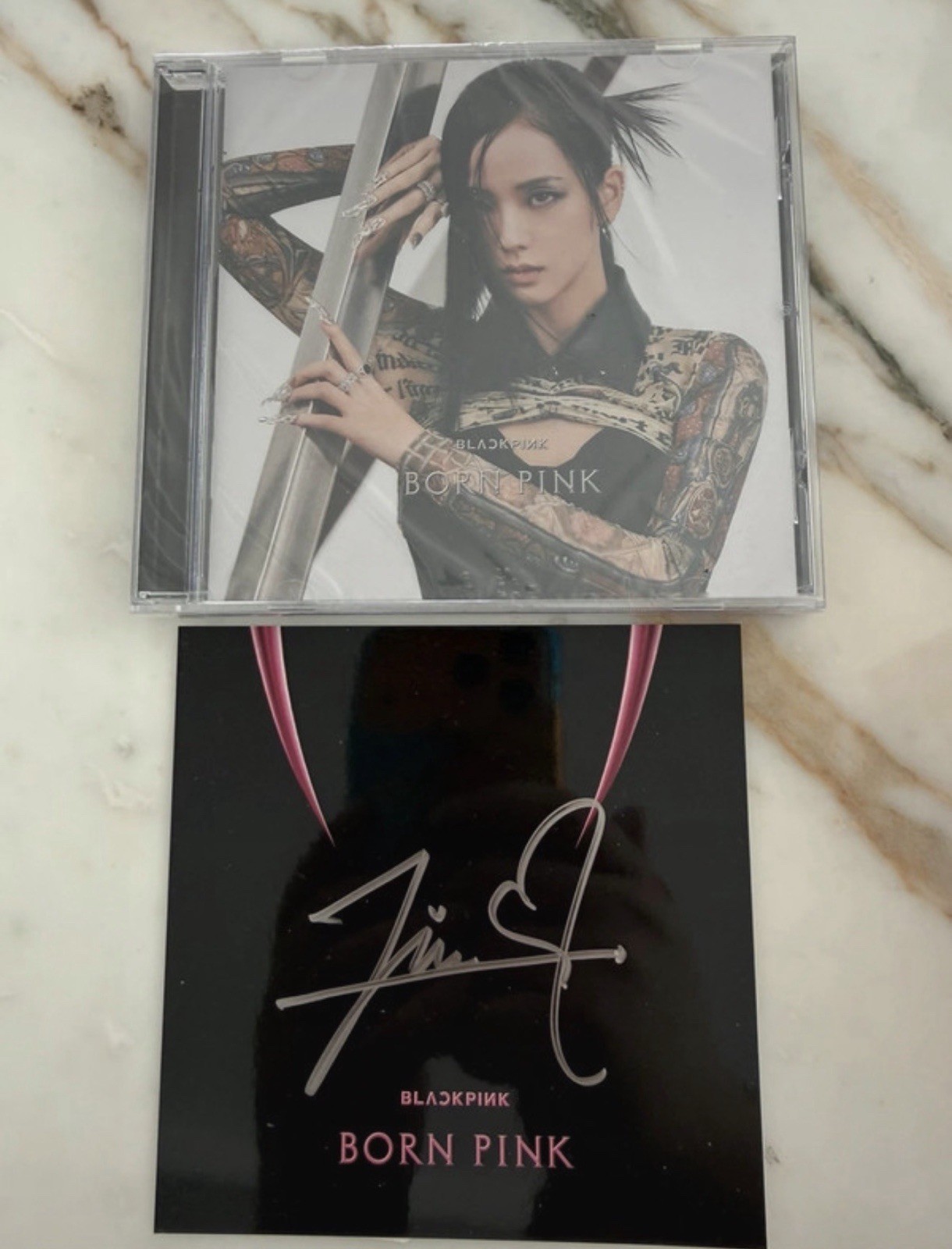 BLACKPINK - BORN PINK Jisoo CD + JISOO SIGNED ART CARD