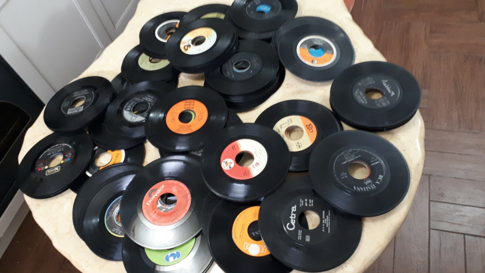 LOTTO 1 - 140 DISCHI in vinile 45 GIRI SENZA COPERTINA no lp
