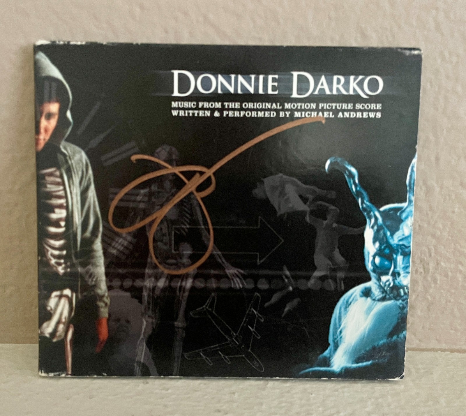 “DONNIE DARKO” SOUNDTRACK CD SIGNED BY STAR JAKE GYLLENHAAL (VG) w/COA