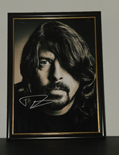 DAVE GROHL - FOO FIGHTERS -  HAND SIGNED PHOTO WITH COA - 8x10 FRAMED picture