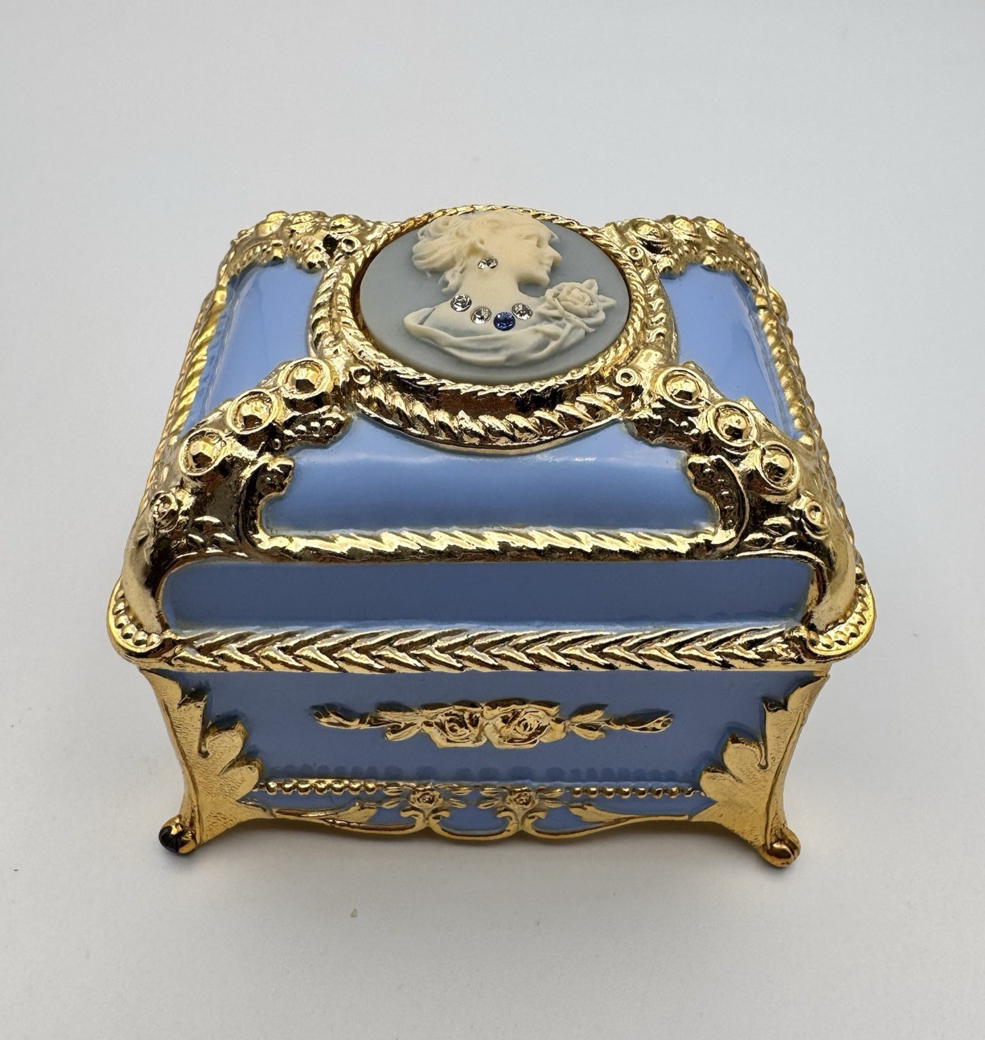 Vintage Sankyo Japan Cameo Music Box Waltz Of The Flowers Melody