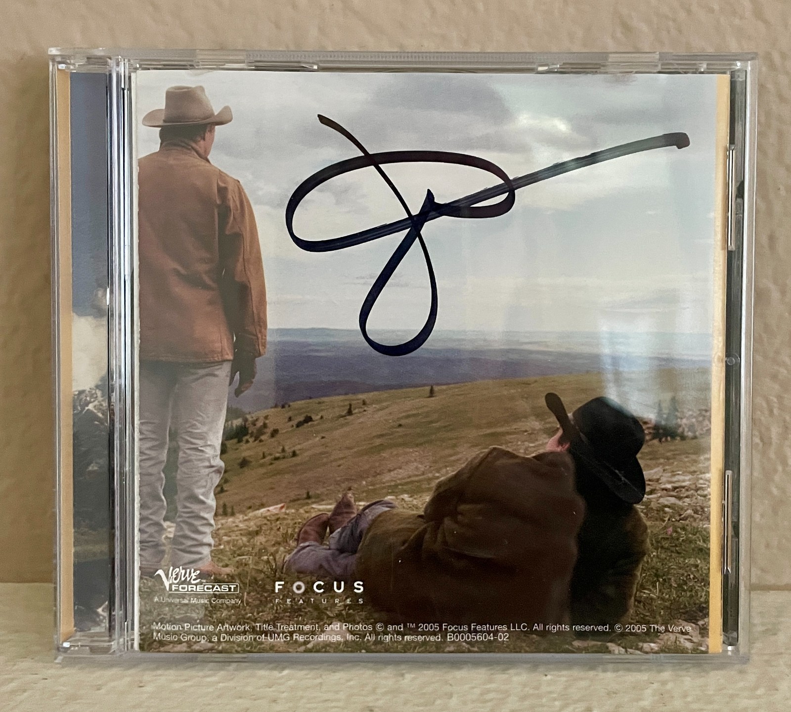 “BROKEBACK MOUNTAIN” SOUNDTRACK CD SIGNED BY JAKE GYLLENHAAL (E) w.COA