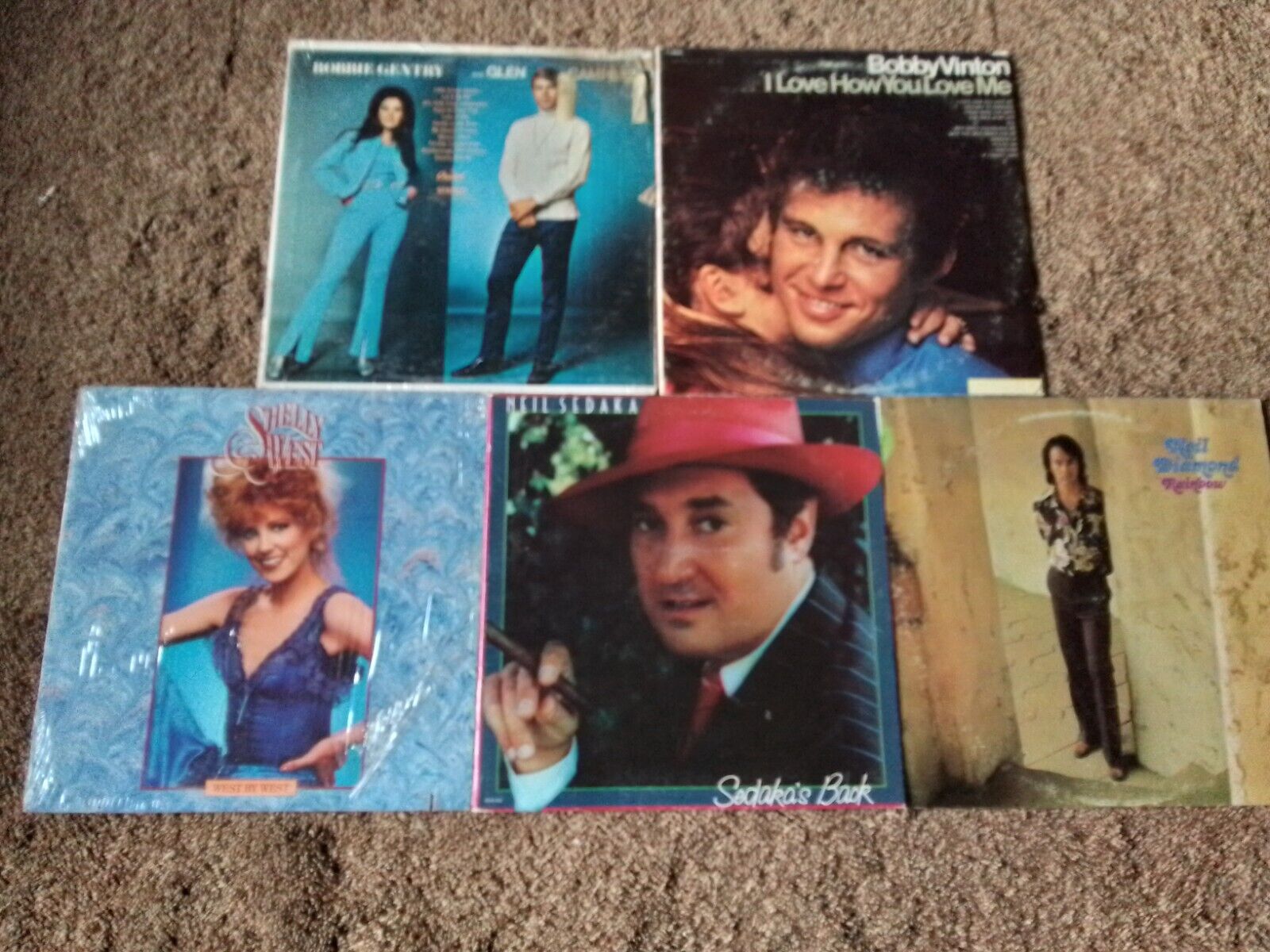 FIVE 70'S VINTAGE VINYL RECORD ALBUMS FEATURING SINGER SONGWRITER. FROM 70'S.