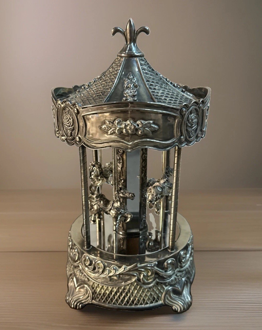 VINTAGE Wallace Silversmiths Silver Plated Carousel Horse Music Box Waltz Works