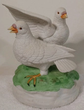 Vintage 1980’s Porcelain Doves Music Box Love Story Theme Beautiful Dreamer  picture