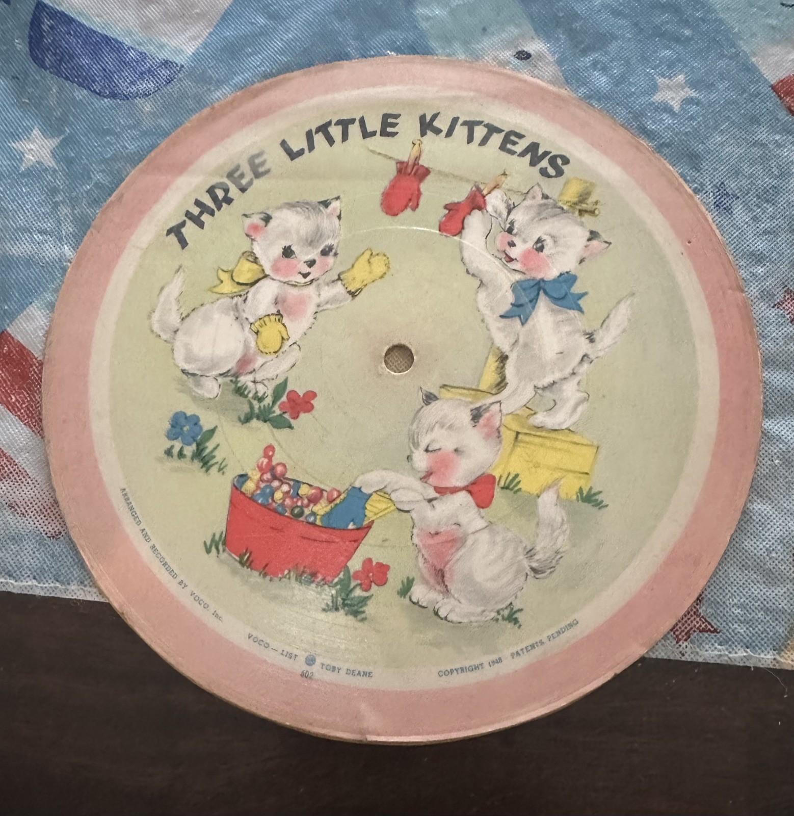 VOCO Cardboard Picture Record THREE LITTLE KITTENS 7\