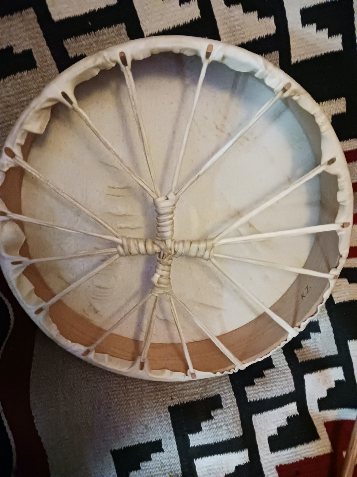 **AWESOME VINTAGE 17 INCH NATIVE AMERICAN RAWHIDE  DRUM GREAT SOUND  **