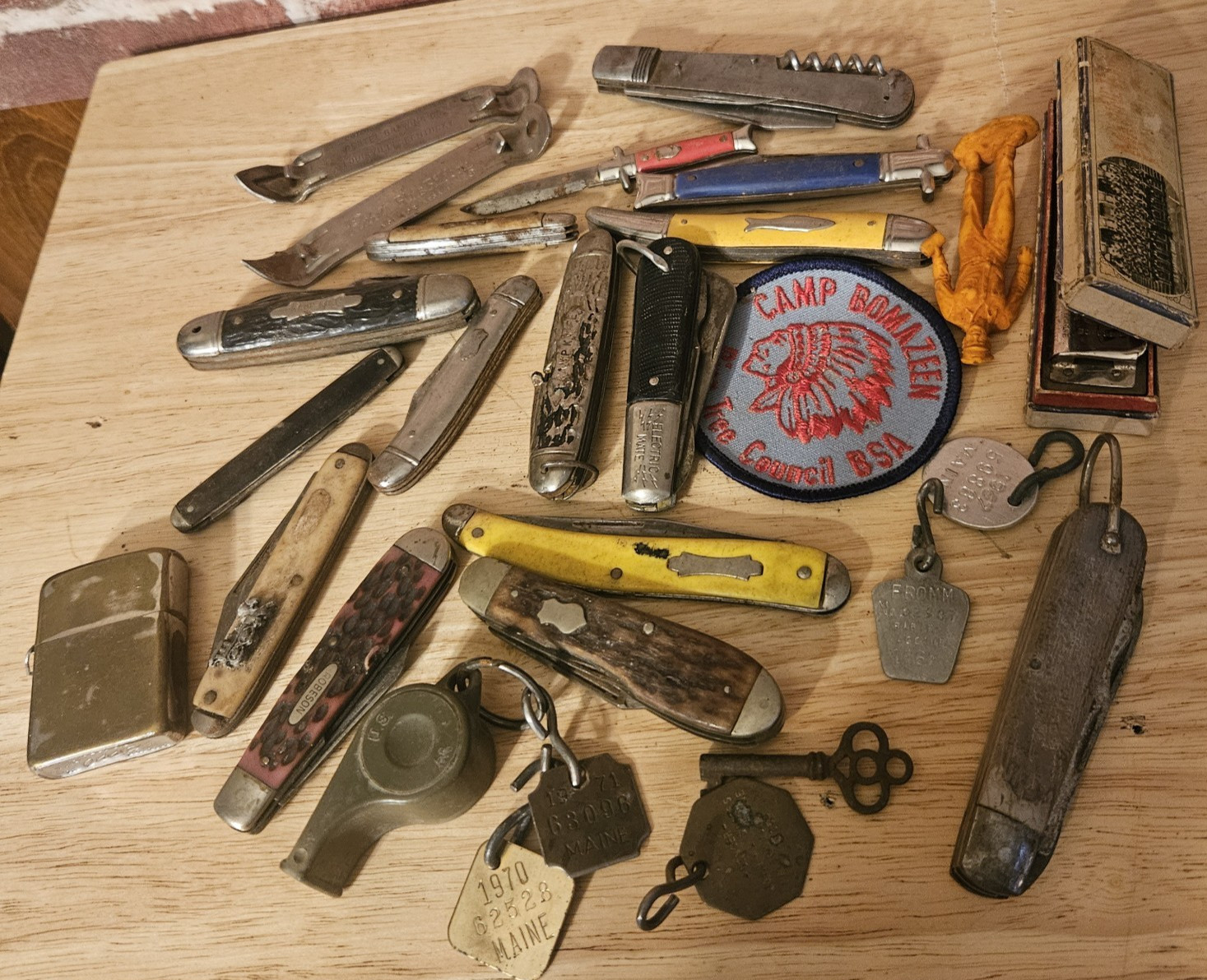 VINTAGE LOT OF JACK KNIVES, LIGHTER, HARMONICA DOG TAGS & MORE - JUNK DRAWER LOT