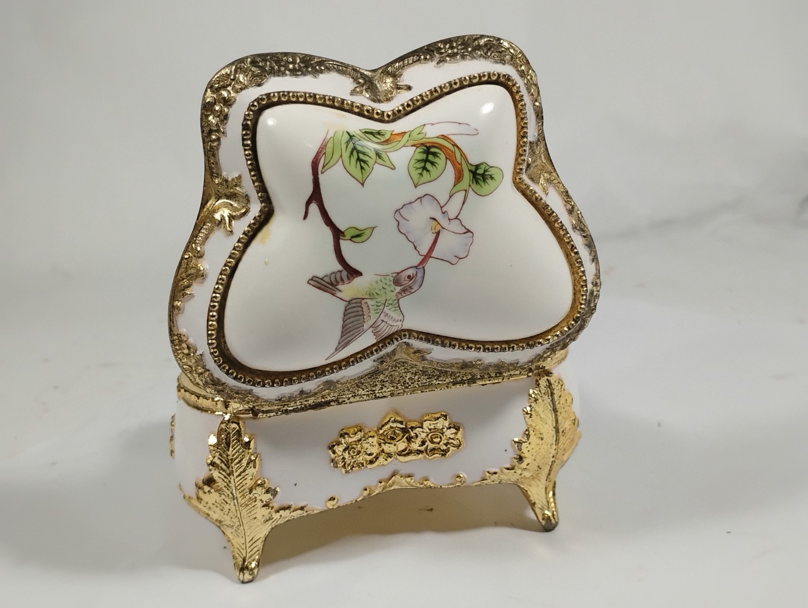VINTAGE FOOTED TRINKET MUSIC BOX Made In Japan By Westland Co. Beautiful & Plays