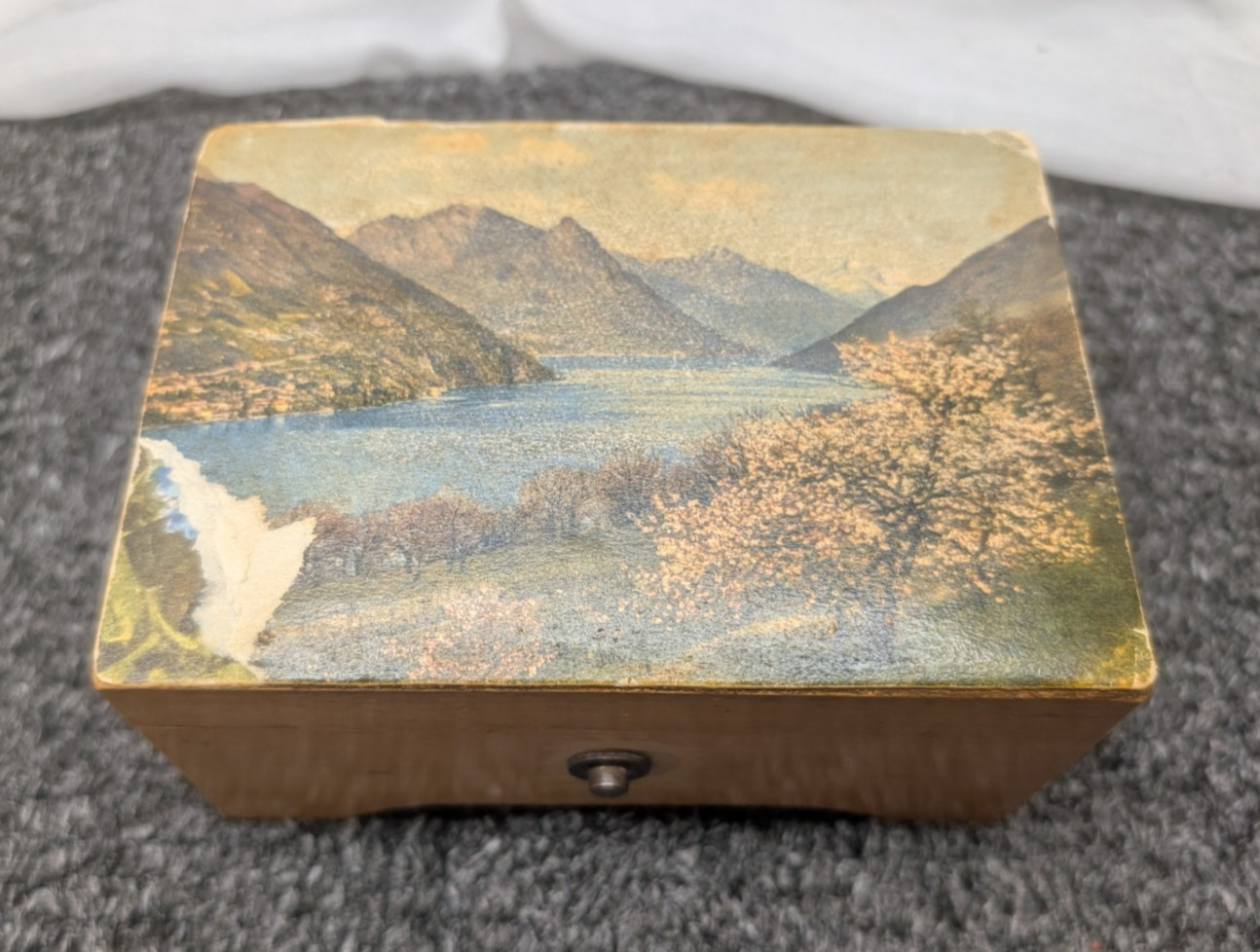 Vintage LADOR SWISS MUSIC BOX - 