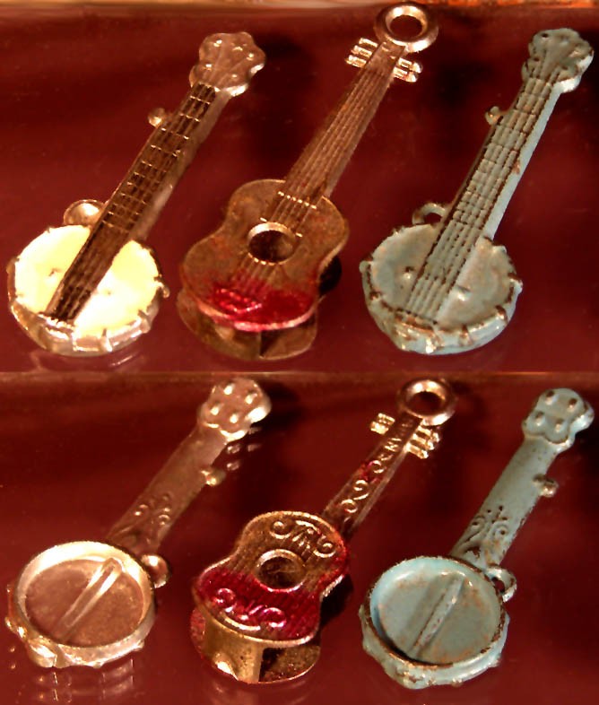 (3) OLD CRACKER JACK POP CORN POT METAL TOY PRIZE BANJOS & GUITAR CHARMS
