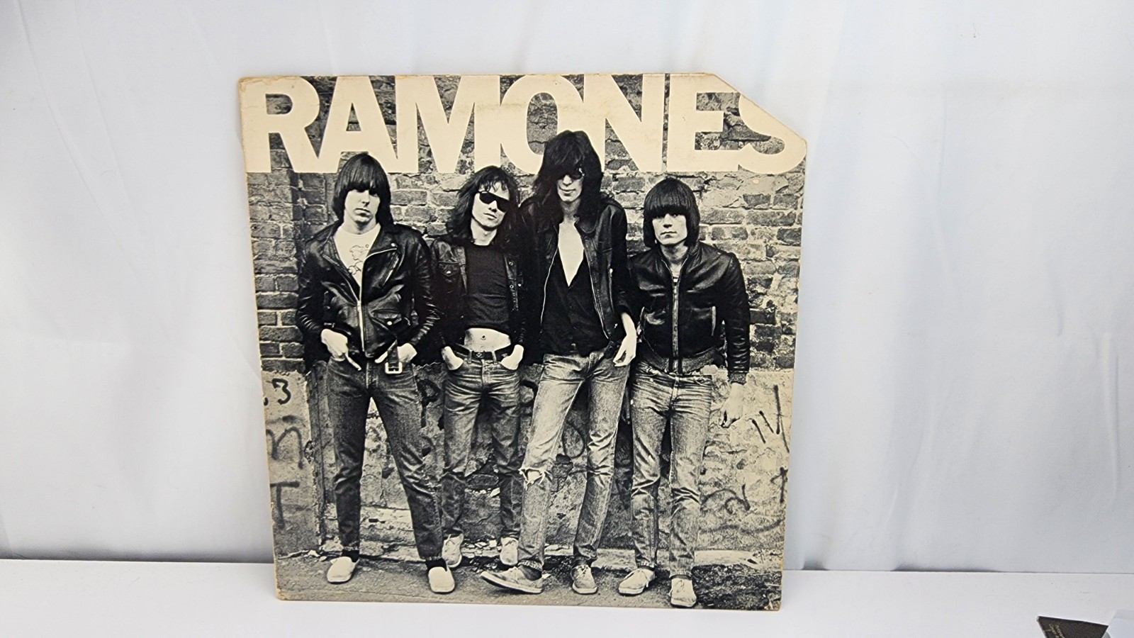 RAMONES SELF  TITLED DEBUT ALBUM VINYL RECORD 1976 1st US Pressing SASD-7520 VG+