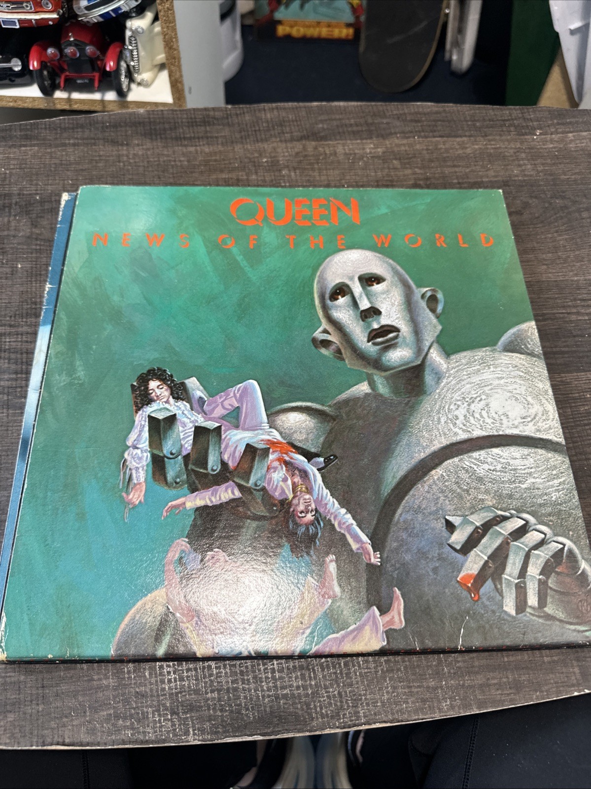 1977 Queen News of the World 12