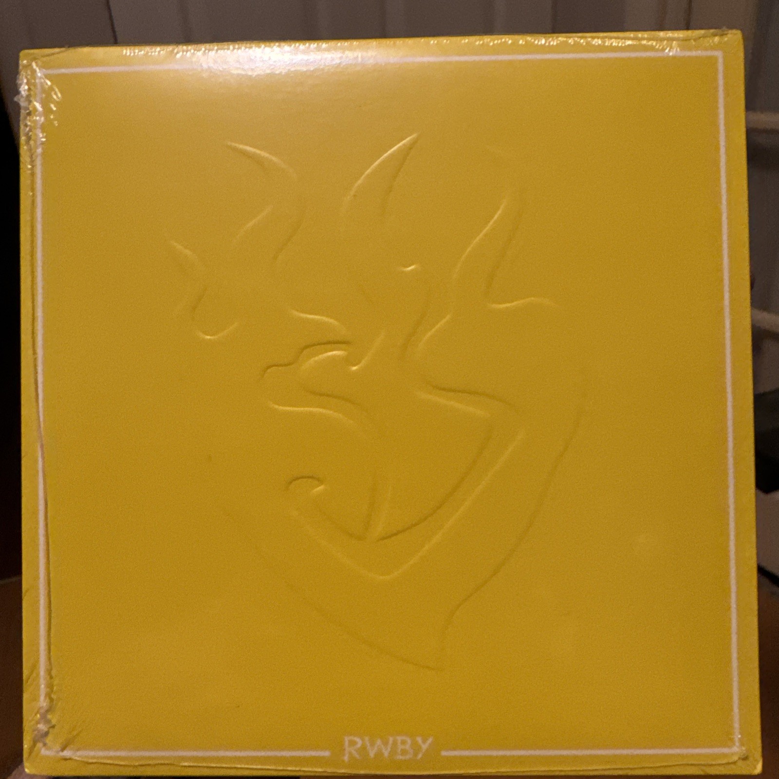 RWBY Yang Yellow Vinyl Single Sealed Limited edition 1000 Rare Rooster Teeth 