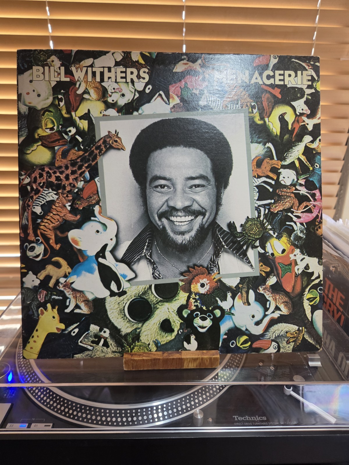 Bill Withers, Menagerie, 1977 1st Columbia, JC-34903, VG+/VG+