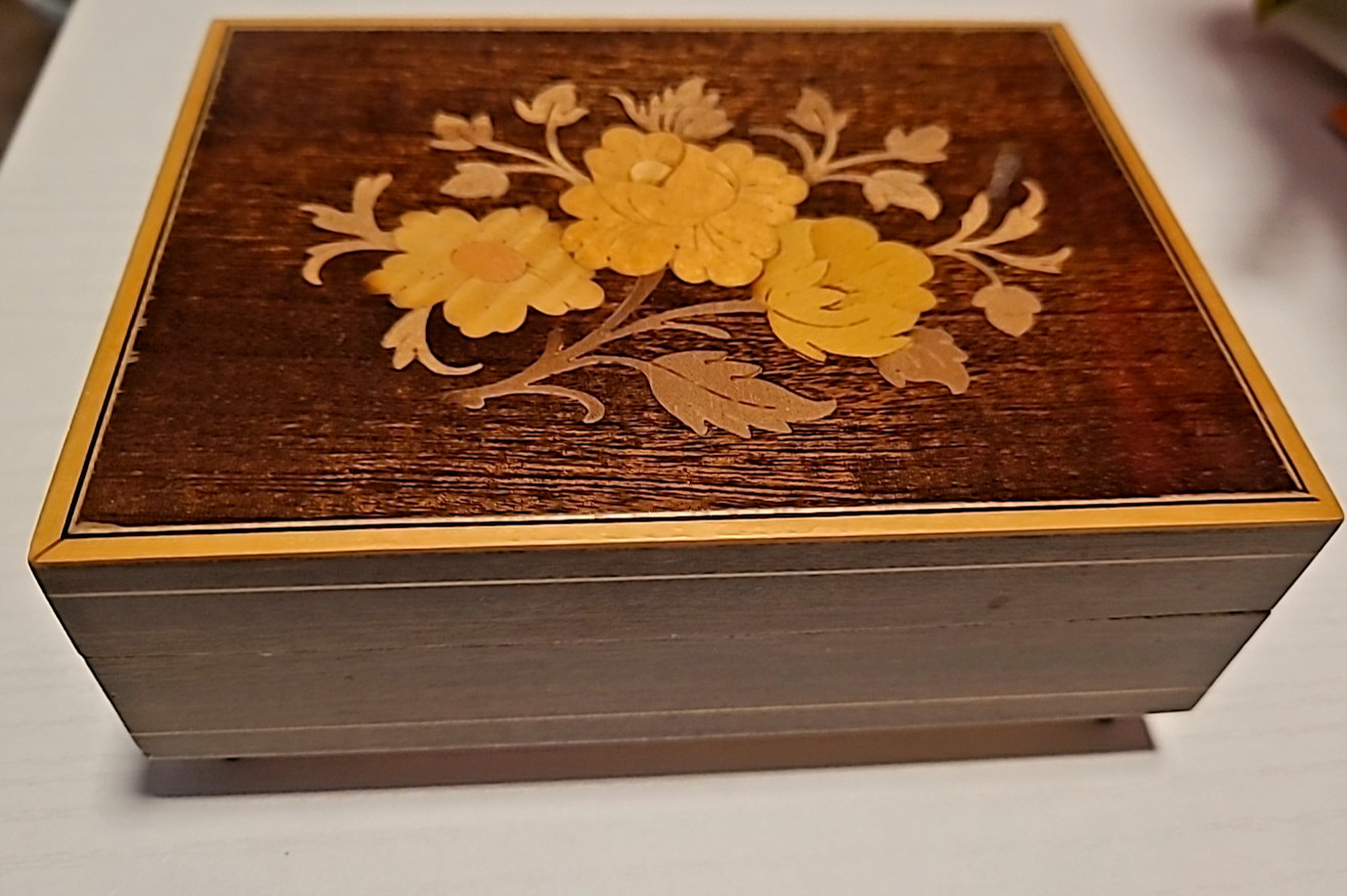 Vtg REUGE Swiss Floral Wood Inlay Trinket Jewelry Music Box Romeo & Juliet
