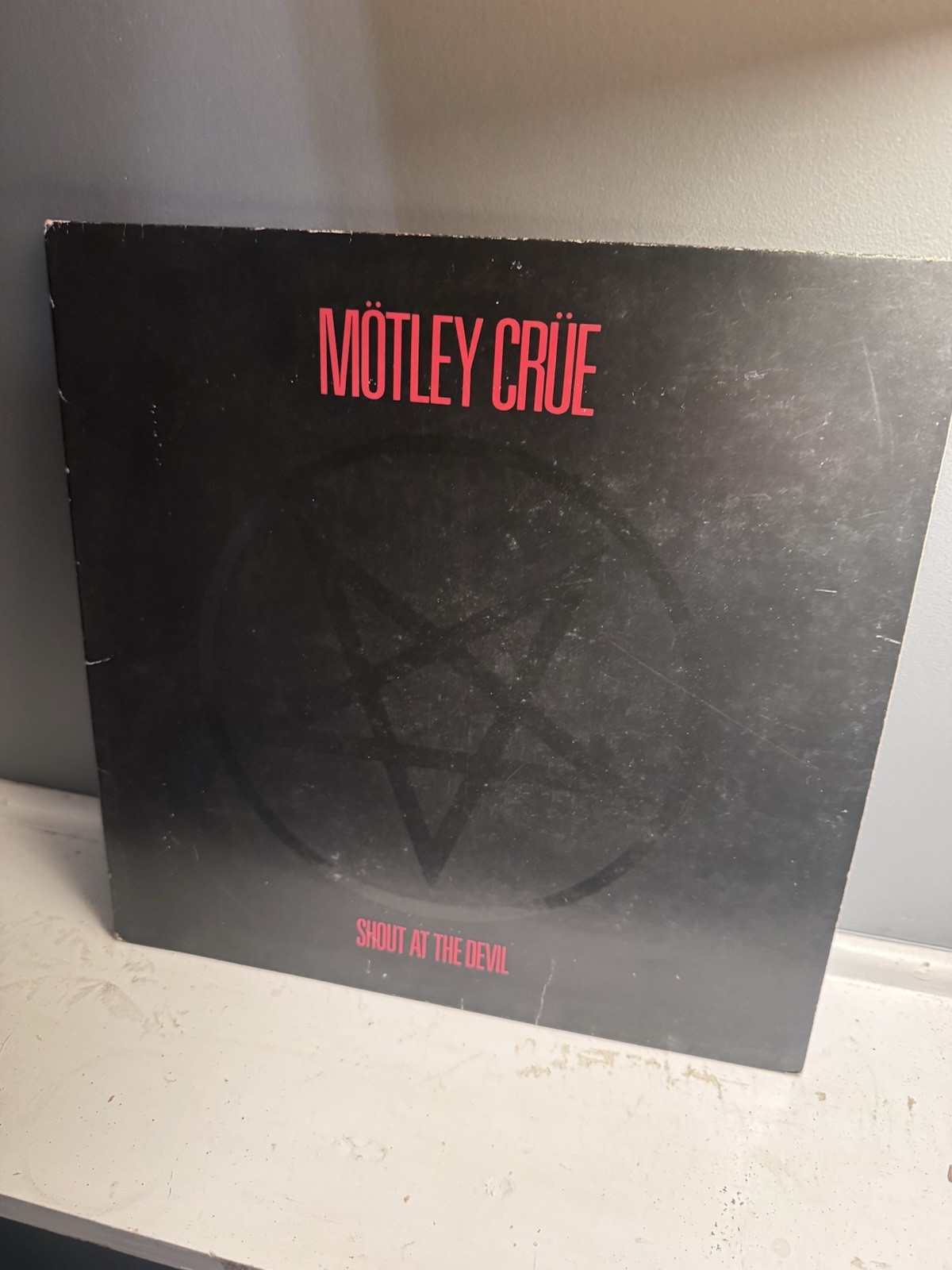 Vtg 1983 MOTLEY CRUE Album SHOUT AT THE DEVIL Lp 1ST PRESS OG VINYL is NEAR MINT