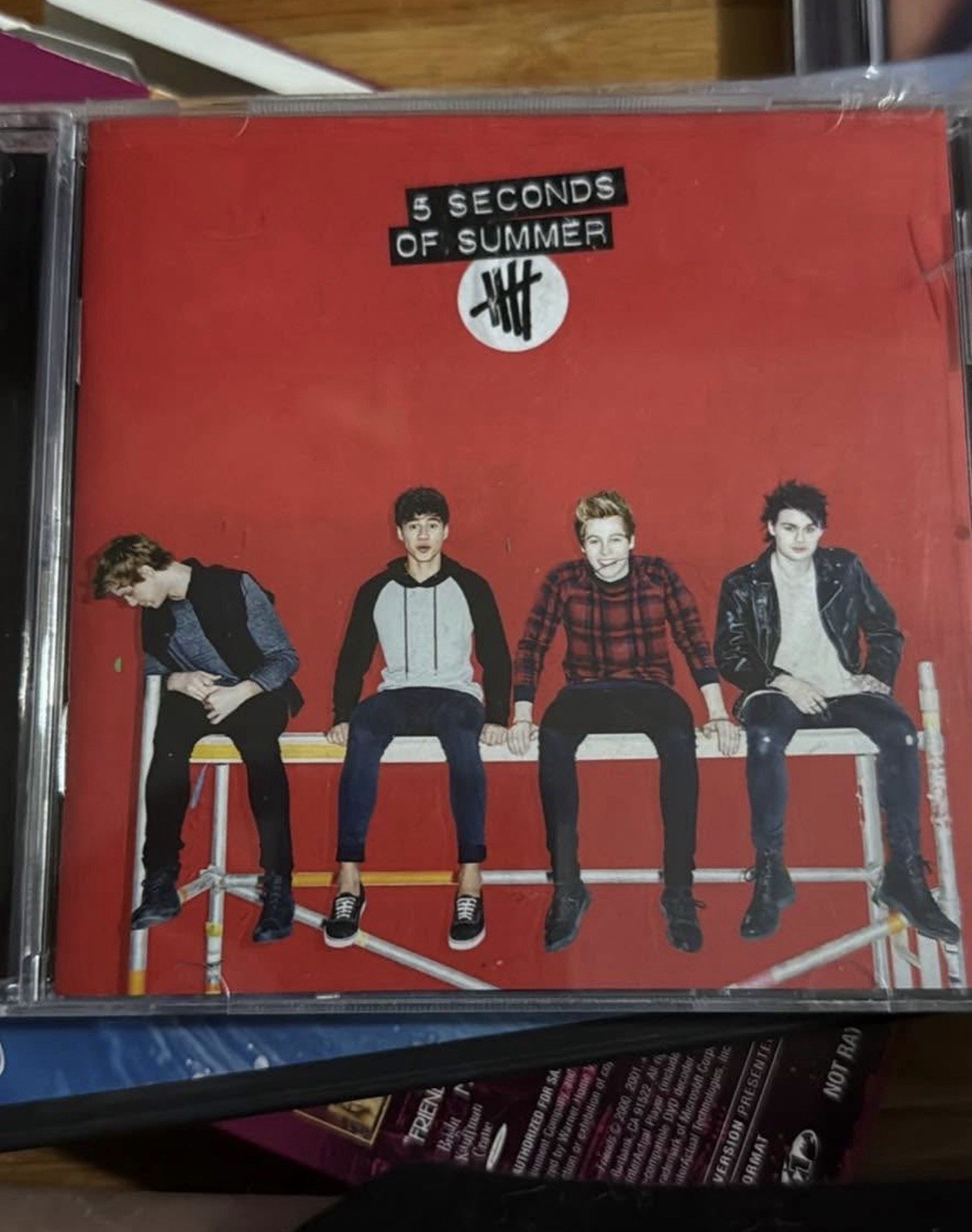 +4 BONUS TRACKS----  5 SECONDS OF SUMMER Exclusive RED Cover 5SOS CD        0901