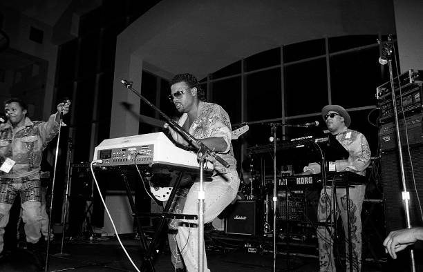 Singer Larry Dodson musician Sherman Guy of The Bar-Kays performs - Old Photo 2