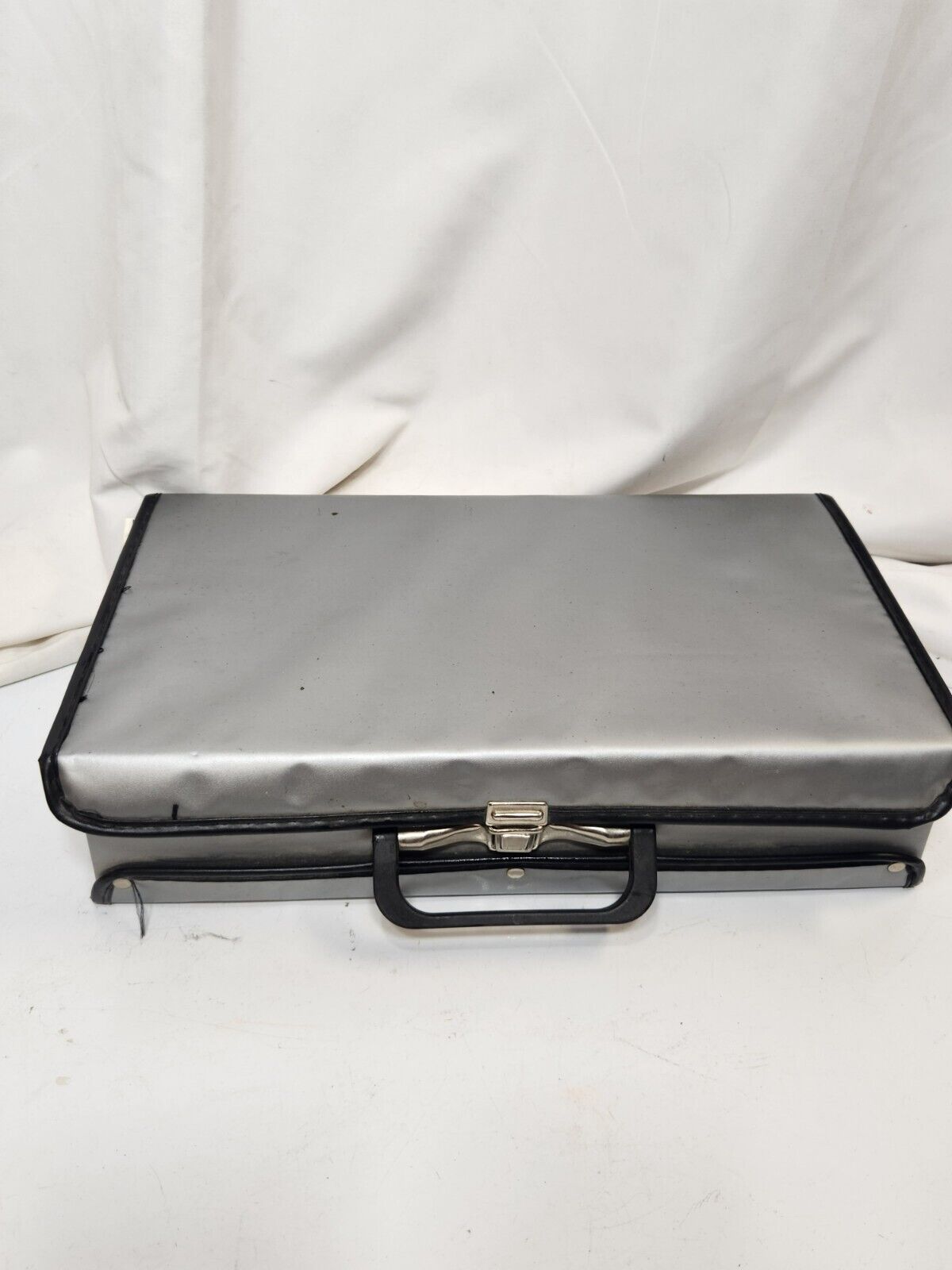 Vintage Silver Service Mfg Co Cassette Tape Storage Carrying Case W/Random tapes