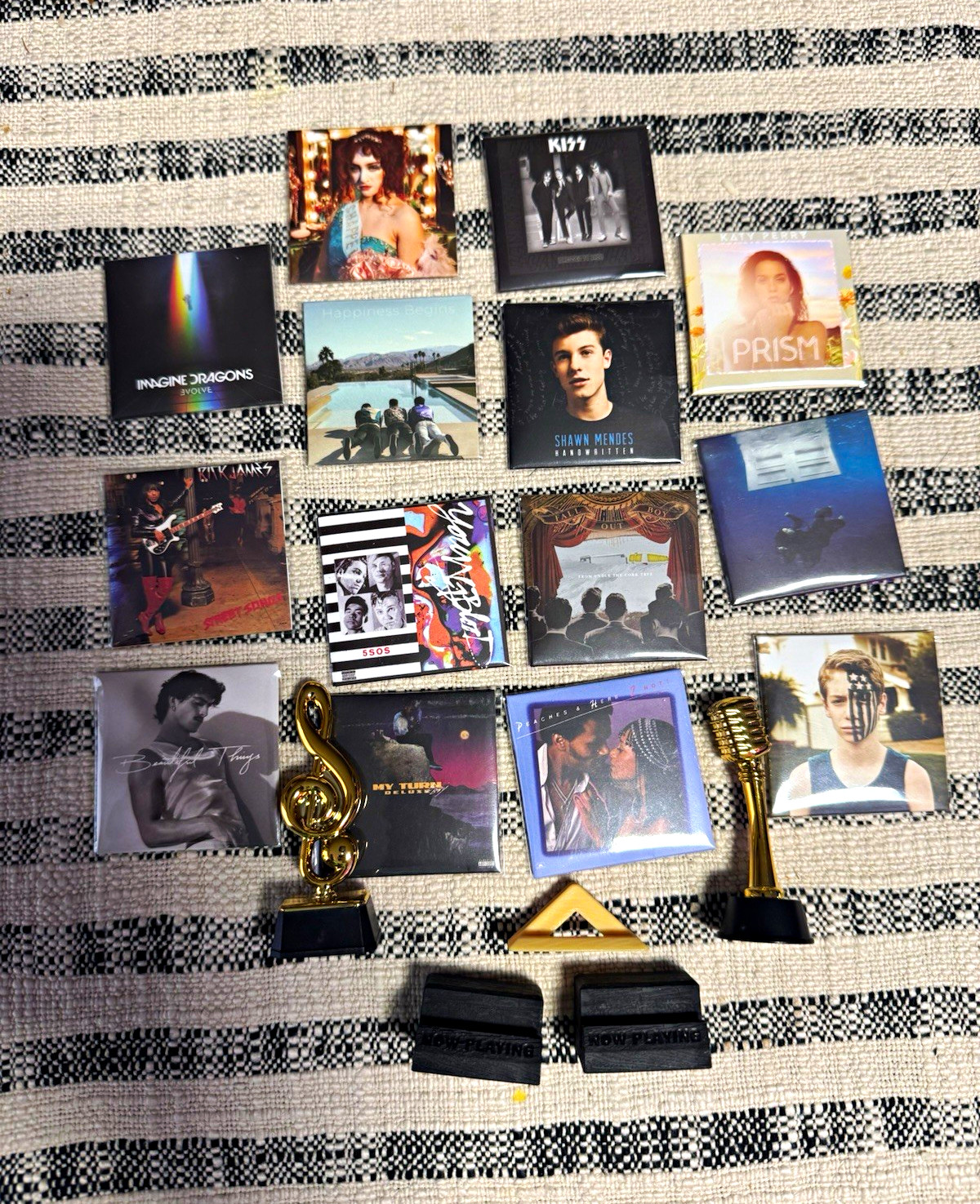 Assorted Mini Brands Vinyl lot of 14 albums and 5 Accessories