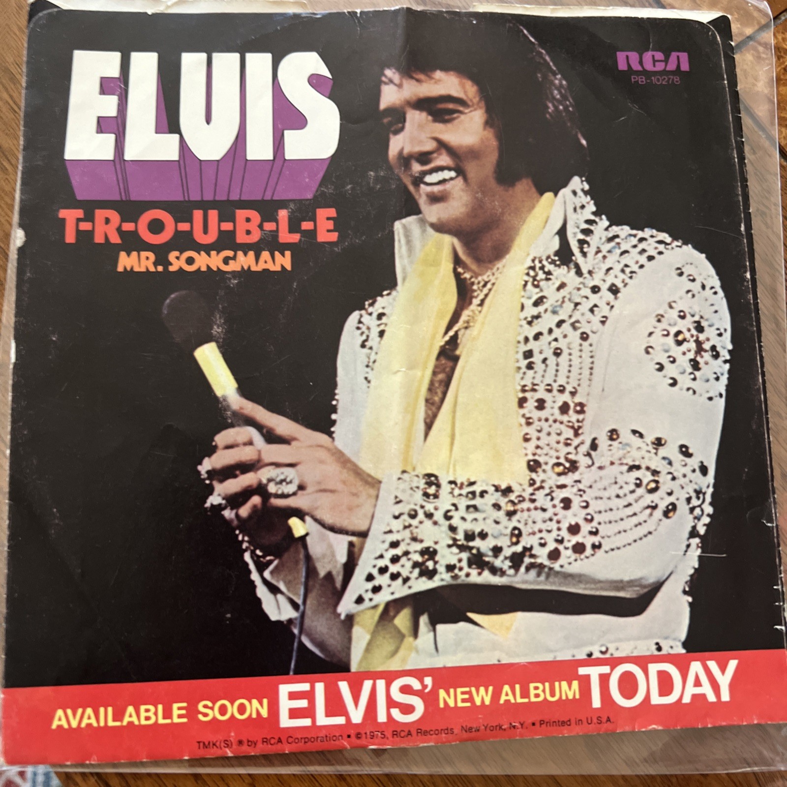 Vintage 1975 Elvis: Trouble / Mr. Songman 45 RPM, RCA PB-10278 W Sleeve