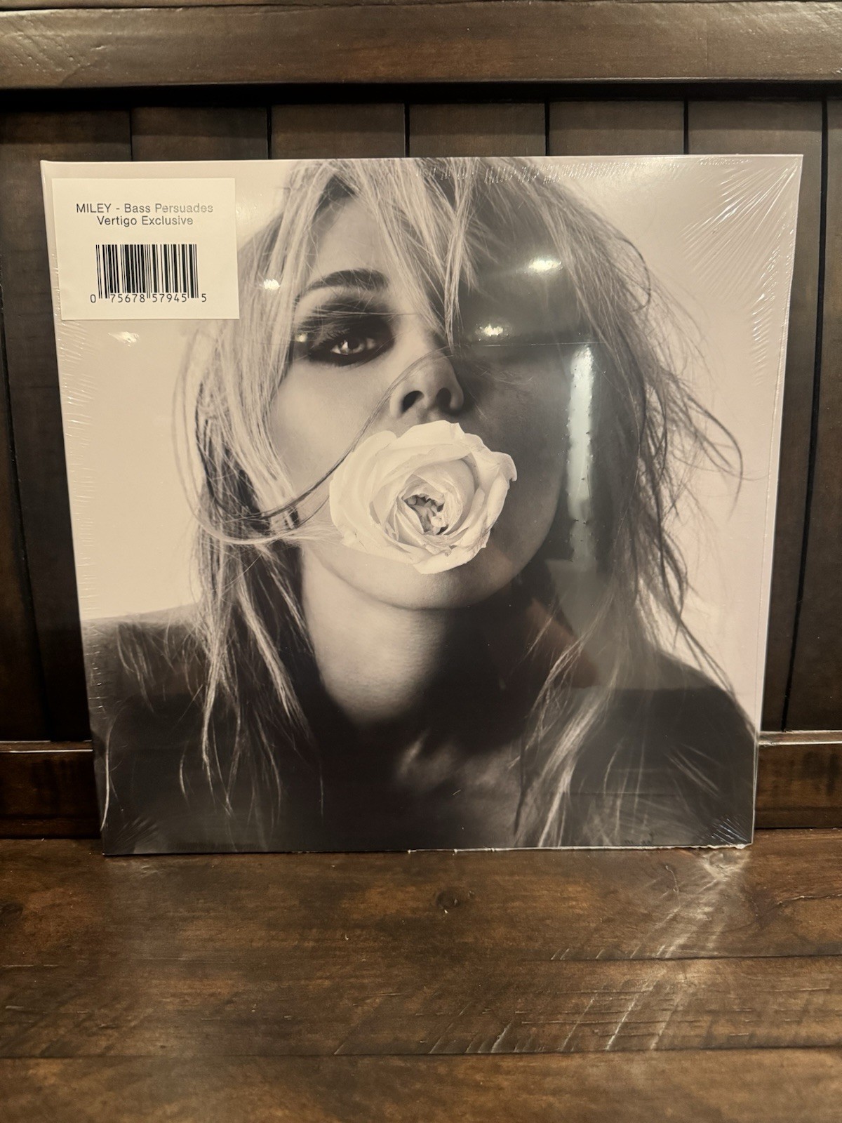 Miley Cyrus Bass Persuades Vertigo Vinyl Exclusive LP 1480/5000 IN HAND SEALED