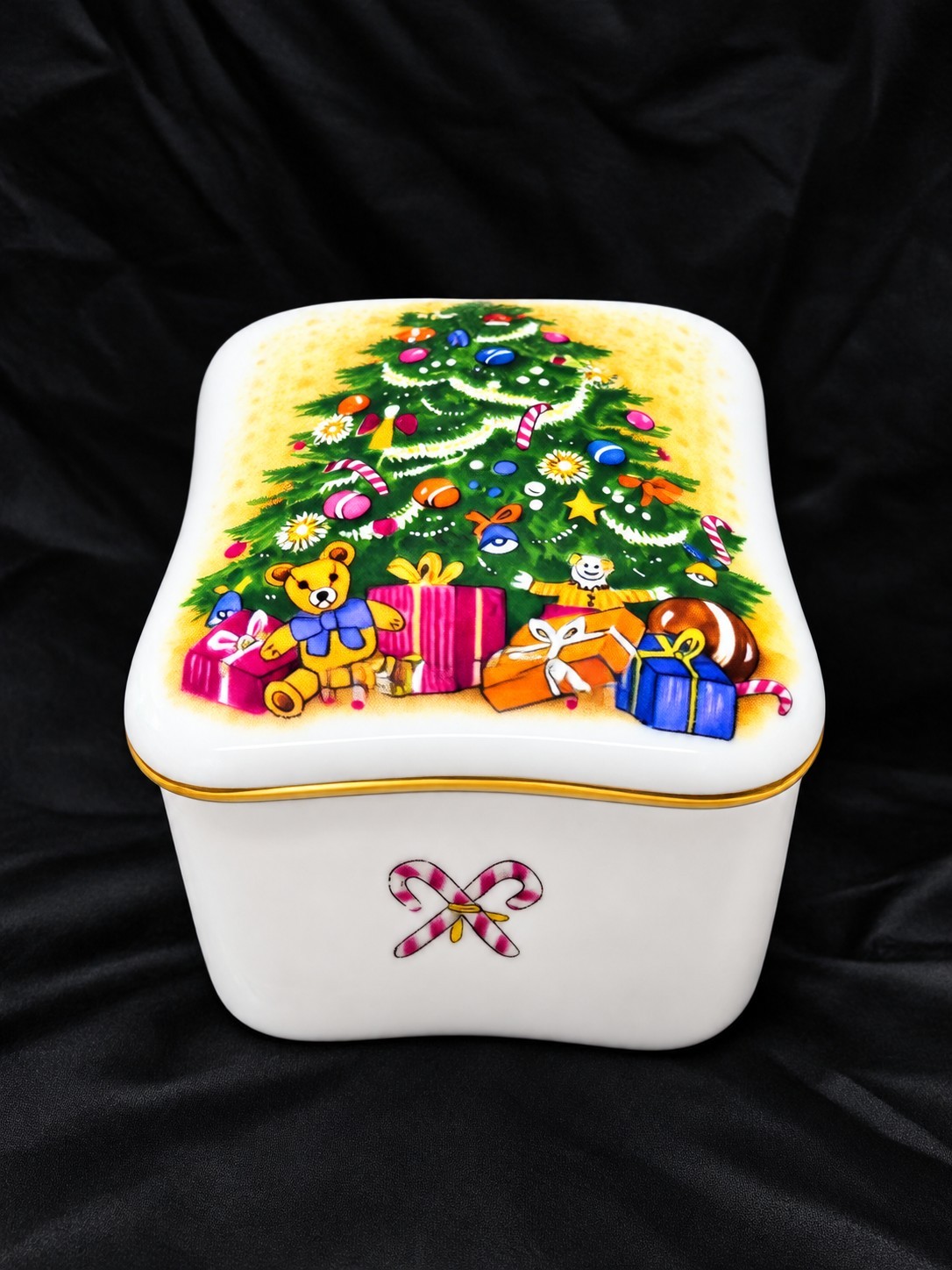 1986 Vintage Royal Yarmouth Porcelain Music Box Plays O\'Christmas Tree