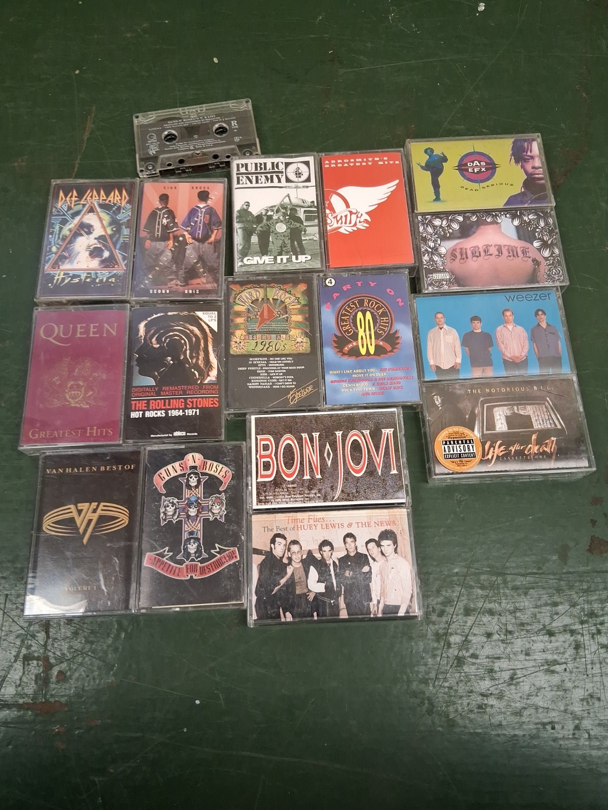 Lot Of 17 Casettes Biggie, Weezer, Sublime, Das Efx, Van Halen, Queen And More