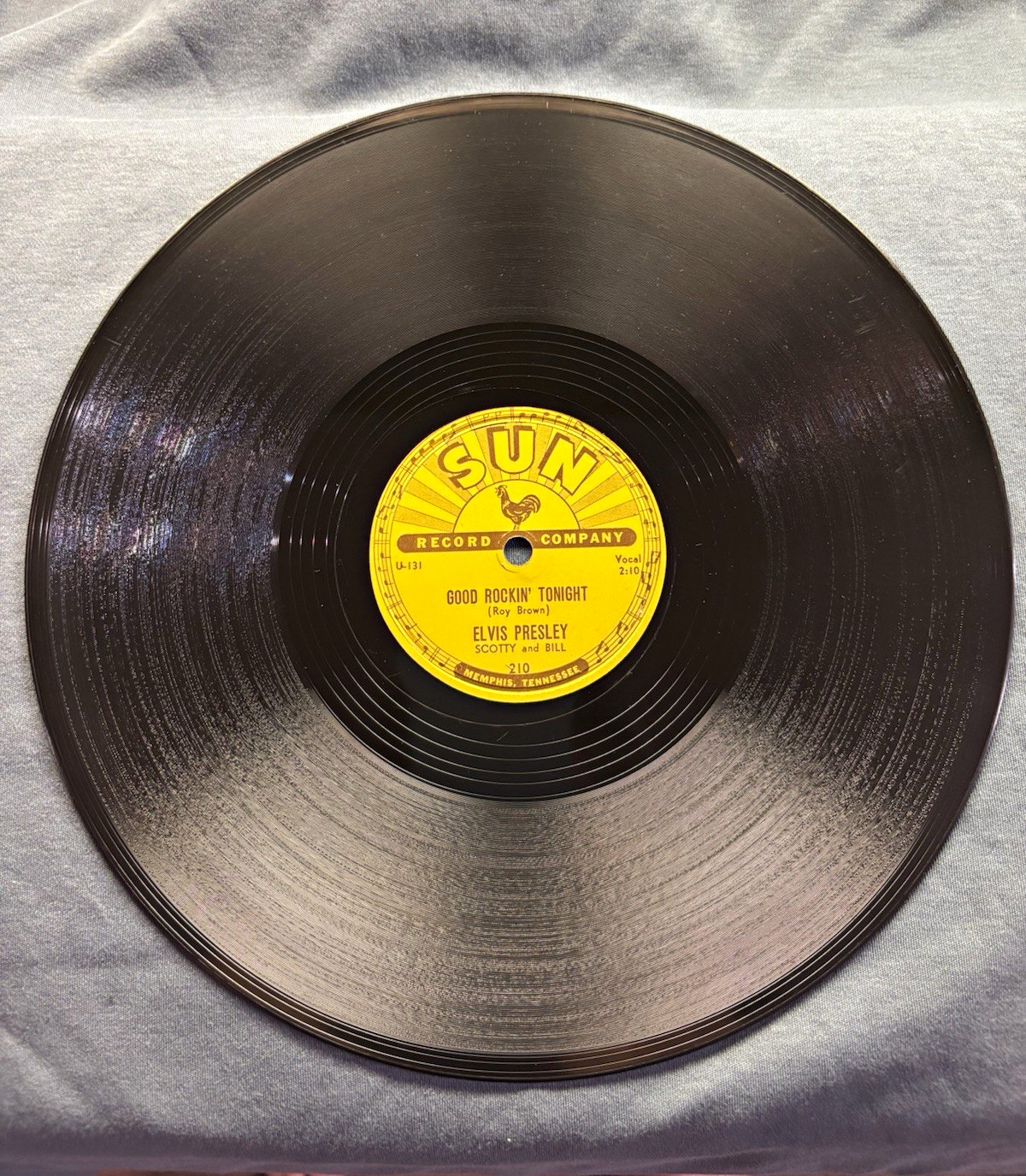 Elvis Presley 78 (210) Good Rockin\' Tonight/I Don\'t Care If The Sun Don\'t Shine