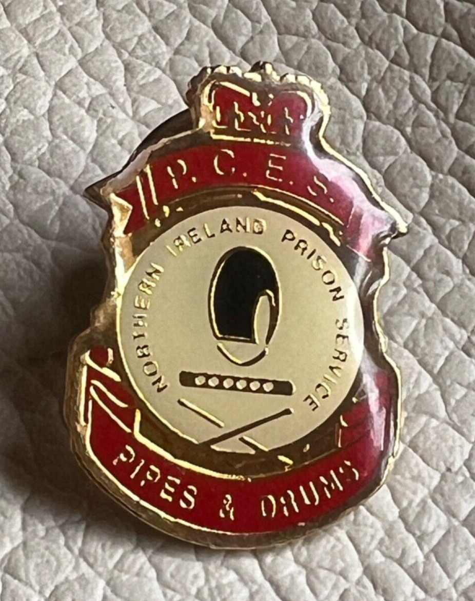 NORTHERN IRELAND PRISON SERVICE P.C.E.S. PIOES & DRUMS pin badge lapel brooch