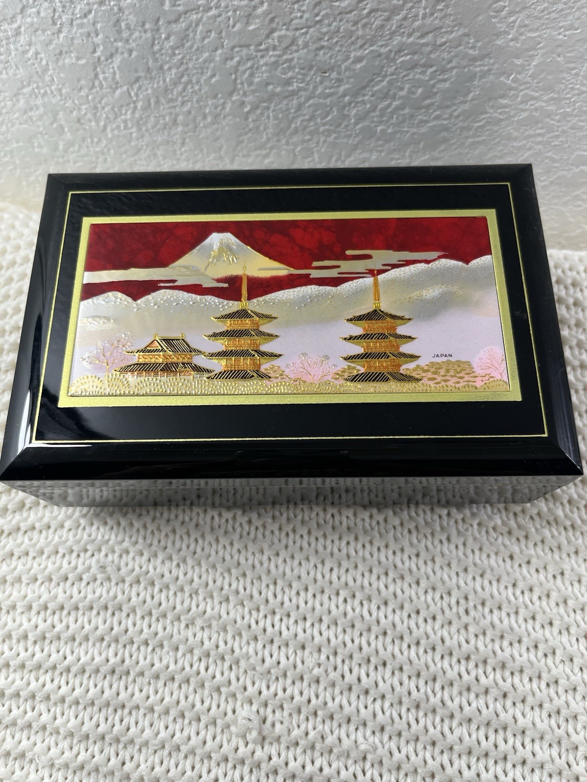 Japanese Vintage Collection music box valuables Jewelry box Black Red
